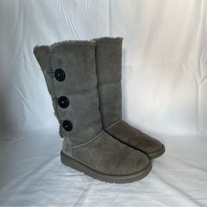 UGG Australia Womens Size 8 Bailey Button Triplet Shearling Sheepskin Boots Grey